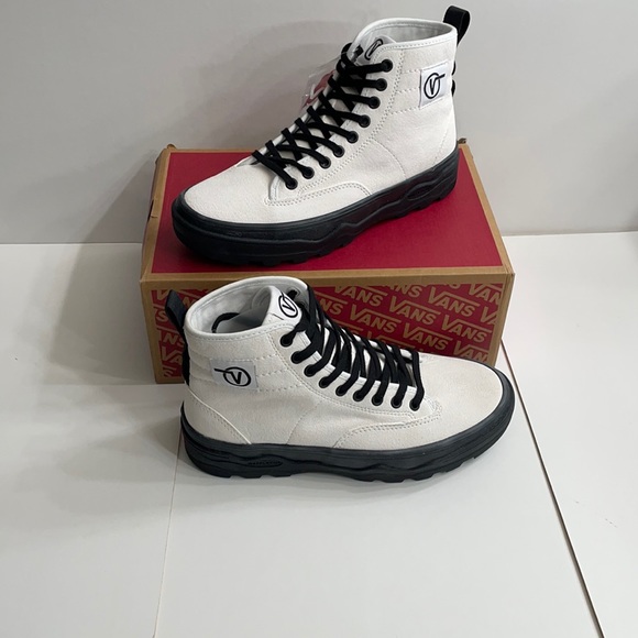 Vans Shoes - Vans women’s Sentry Wc  boot size 9